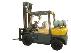 4T Gasoline Forklift Truck